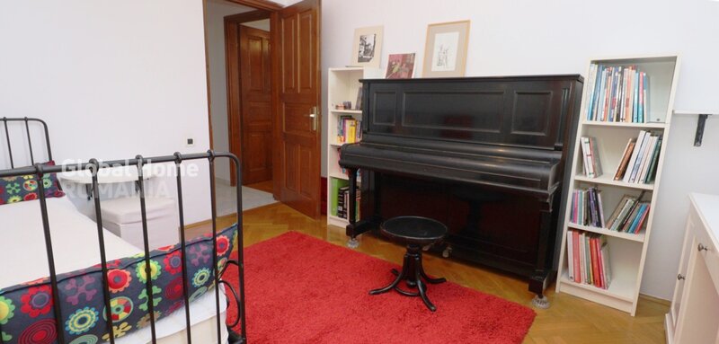Piata 1 Mai, apartament 4 camere, loc parcare in curtea interioara, 4 balcoane