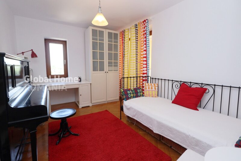 Piata 1 Mai, apartament 4 camere, loc parcare in curtea interioara, 4 balcoane