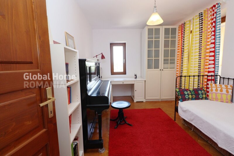 Piata 1 Mai, apartament 4 camere, loc parcare in curtea interioara, 4 balcoane
