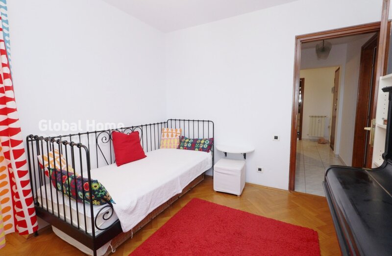 Piata 1 Mai, apartament 4 camere, loc parcare in curtea interioara, 4 balcoane